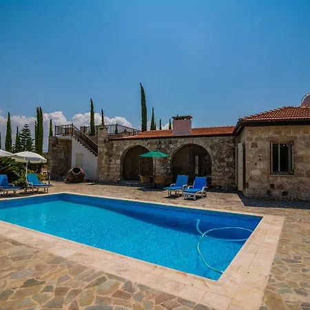 Gujadani Villa Simou