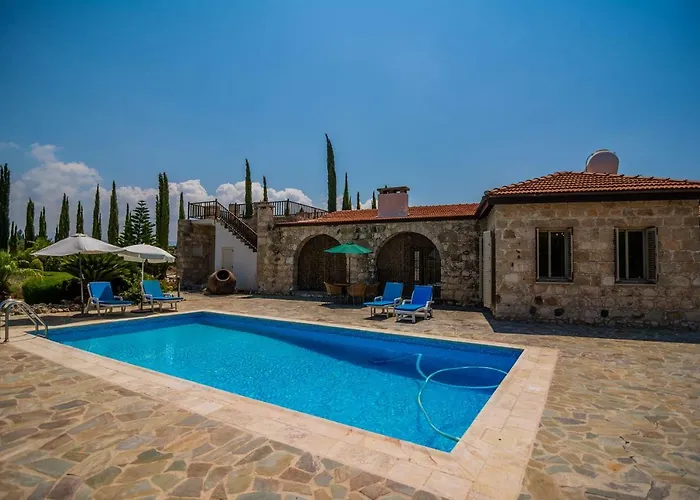 Gujadani Villa Simou