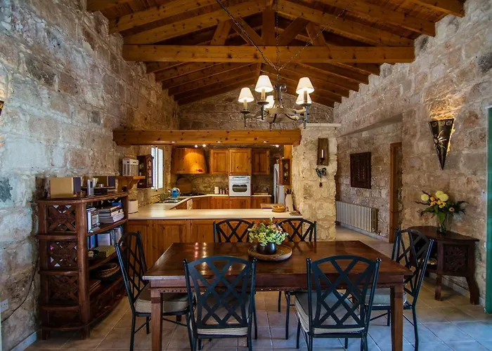 Gujadani Villa Simou